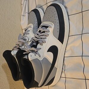 Nike Men's White and Black Sneakers